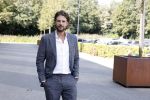 Barneveld 23 augustus 2023
Dorian Bindels en Soy Kroon gaan de mannelijke hoofdrollen spelen in 40-45 de Musical die door Studio 100 geproduceerd wordt . De vrouwelijke hoofdrollen worden vertolkt door Niniane Everaert en Gaia Aikman .De voorstelling gaat spelen in de midden Nederland hallen. Gert Verhulst is de bedenker. Renze Klamer presenteert het .