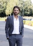 Barneveld 23 augustus 2023
Dorian Bindels en Soy Kroon gaan de mannelijke hoofdrollen spelen in 40-45 de Musical die door Studio 100 geproduceerd wordt . De vrouwelijke hoofdrollen worden vertolkt door Niniane Everaert en Gaia Aikman .De voorstelling gaat spelen in de midden Nederland hallen. Gert Verhulst is de bedenker. Renze Klamer presenteert het .