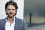 Barneveld 23 augustus 2023
Dorian Bindels en Soy Kroon gaan de mannelijke hoofdrollen spelen in 40-45 de Musical die door Studio 100 geproduceerd wordt . De vrouwelijke hoofdrollen worden vertolkt door Niniane Everaert en Gaia Aikman .De voorstelling gaat spelen in de midden Nederland hallen. Gert Verhulst is de bedenker. Renze Klamer presenteert het .