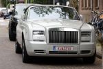Amsterdam 29 juni 2023
Ronnie Rosenbaum zijn Rolls Royce en zittend op bankje in Amsterdam zuid.