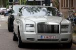 Amsterdam 29 juni 2023
Ronnie Rosenbaum zijn Rolls Royce en zittend op bankje in Amsterdam zuid.
