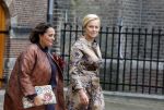 Den Haag 19 september 2023
Prinsjesdag 2023 . Aankomst van de ministers met partners en Staatsecretarissen met partners op het binnenhof. Sigrid Kaag met een kennis