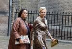 Den Haag 19 september 2023
Prinsjesdag 2023 . Aankomst van de ministers met partners en Staatsecretarissen met partners op het binnenhof. Sigrid Kaag met een kennis