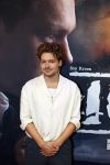 Barneveld 23 augustus 2023
Dorian Bindels en Soy Kroon gaan de mannelijke hoofdrollen spelen in 40-45 de Musical die door Studio 100 geproduceerd wordt . De vrouwelijke hoofdrollen worden vertolkt door Niniane Everaert en Gaia Aikman .De voorstelling gaat spelen in de midden Nederland hallen. Gert Verhulst is de bedenker. Renze Klamer presenteert het .