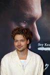 Barneveld 23 augustus 2023
Dorian Bindels en Soy Kroon gaan de mannelijke hoofdrollen spelen in 40-45 de Musical die door Studio 100 geproduceerd wordt . De vrouwelijke hoofdrollen worden vertolkt door Niniane Everaert en Gaia Aikman .De voorstelling gaat spelen in de midden Nederland hallen. Gert Verhulst is de bedenker. Renze Klamer presenteert het .