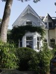 Bussum 9 september 2023
Xander Buisonje kust zijn vrouw Sophie als hij naar een optreden in Breda gaat. Xander heeft een vrouwlijke chauffeur  en vertrekt vanaf huis.