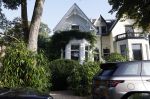 Bussum 9 september 2023
Xander Buisonje kust zijn vrouw Sophie als hij naar een optreden in Breda gaat. Xander heeft een vrouwlijke chauffeur  en vertrekt vanaf huis.