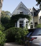 Bussum 9 september 2023
Xander Buisonje kust zijn vrouw Sophie als hij naar een optreden in Breda gaat. Xander heeft een vrouwlijke chauffeur  en vertrekt vanaf huis.