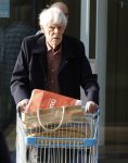 Maarssen 19 september 2024
Berend Boudewijn rijdt op zijn 88e nog auto en doet zelfstandig zijn boodschappen in het winkelcentrum van Maarssen.