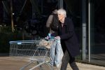Maarssen 19 september 2024
Berend Boudewijn rijdt op zijn 88e nog auto en doet zelfstandig zijn boodschappen in het winkelcentrum van Maarssen.