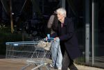 Maarssen 19 september 2024
Berend Boudewijn rijdt op zijn 88e nog auto en doet zelfstandig zijn boodschappen in het winkelcentrum van Maarssen.