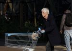 Maarssen 19 september 2024
Berend Boudewijn rijdt op zijn 88e nog auto en doet zelfstandig zijn boodschappen in het winkelcentrum van Maarssen.
