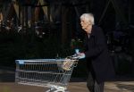 Maarssen 19 september 2024
Berend Boudewijn rijdt op zijn 88e nog auto en doet zelfstandig zijn boodschappen in het winkelcentrum van Maarssen.