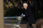 Maarssen 19 september 2024
Berend Boudewijn rijdt op zijn 88e nog auto en doet zelfstandig zijn boodschappen in het winkelcentrum van Maarssen.
