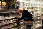 Maarssen 19 september 2024
Berend Boudewijn rijdt op zijn 88e nog auto en doet zelfstandig zijn boodschappen in het winkelcentrum van Maarssen.