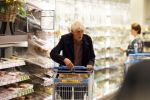 Maarssen 19 september 2024
Berend Boudewijn rijdt op zijn 88e nog auto en doet zelfstandig zijn boodschappen in het winkelcentrum van Maarssen.
