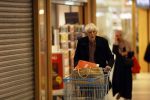 Maarssen 19 september 2024
Berend Boudewijn rijdt op zijn 88e nog auto en doet zelfstandig zijn boodschappen in het winkelcentrum van Maarssen.