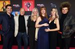 Den Bosch 28 september 2024
Premiere Rokjesdag in de Brabant hallen met in de cast oa Abbey Hoes, Leo Alkemade, Brigitte Heitzer, Lykele Muus, Bertrie Wierenga en Kiefer Zwart.Daarnaast zijn er onder meer rollen weggelegd voor Sinan Eroglu, Peter Bolhuis, Tineke Schouten, Patrick Martens en Maaike Martens. Bertrie Wieringa met familie en partner Dorian Bindels