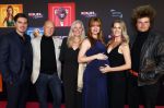 Den Bosch 28 september 2024
Premiere Rokjesdag in de Brabant hallen met in de cast oa Abbey Hoes, Leo Alkemade, Brigitte Heitzer, Lykele Muus, Bertrie Wierenga en Kiefer Zwart.Daarnaast zijn er onder meer rollen weggelegd voor Sinan Eroglu, Peter Bolhuis, Tineke Schouten, Patrick Martens en Maaike Martens. Bertrie Wieringa met familie en partner Dorian Bindels