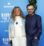 Rotterdam 27 september 2024
Premiere Mamma mia the party in sw Schiecentrale. Bjorn Ulvaeus  met grote fan Claudia