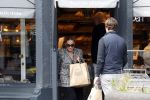 Amsterdam 16 september 2024
Connie Witteman doet boodschappen in haar CCCC Karretje in Amsterdam zuid