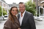 Naarden 25 september 2024
Presentatie bank Jan des Bouvrie (door kunstenaar Job Smeets) bij het arsenaal . david Bijlsma met zijn vrouw