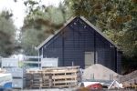 Noordwijkerhout 27 september 2024
Maxime Meiland en Leroy hebben vandaag de eerste paal van hun huis geslagen . Er zijn ook twee extra grote schuren geplaatst