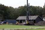 Noordwijkerhout 27 september 2024
Maxime Meiland en Leroy hebben vandaag de eerste paal van hun huis geslagen . Er zijn ook twee extra grote schuren geplaatst