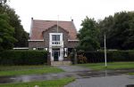 Noordwijkerhout 27 september 2024
Maxime Meiland en Leroy hebben vandaag de eerste paal van hun huis geslagen . Er zijn ook twee extra grote schuren geplaatst