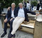 Naarden 25 september 2024
Presentatie bank Jan des Bouvrie (door kunstenaar Job Smeets) bij het arsenaal . Jan Wieger v d  Linden en collega uit Den Haag