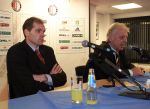 Rotterdam 20 december 1998
Persconferentie na Feyenoord-AJAX, eindstand 1-1
op de foto Jan Wouters en Leo Beenhakker achter de microfoon

FOTO PETER SMULDERS BV