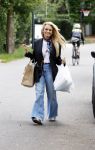 Huizen 14 september 2024
Marco Borsato Leontine Ruiters Jada Borsato Luca Borsato vieren de 23e verjaardag van Senna Borsato bij Leontine in de tuin van haar huis . Obi Ruiters waakt