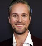 Den Bosch 28 september 2024
Premiere Rokjesdag in de Brabant hallen met in de cast oa Abbey Hoes, Leo Alkemade, Brigitte Heitzer, Lykele Muus, Bertrie Wierenga en Kiefer Zwart.Daarnaast zijn er onder meer rollen weggelegd voor Sinan Eroglu, Peter Bolhuis, Tineke Schouten, Patrick Martens en Maaike Martens.