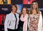 Den Bosch 28 september 2024
Premiere Rokjesdag in de Brabant hallen met in de cast oa Abbey Hoes, Leo Alkemade, Brigitte Heitzer, Lykele Muus, Bertrie Wierenga en Kiefer Zwart.Daarnaast zijn er onder meer rollen weggelegd voor Sinan Eroglu, Peter Bolhuis, Tineke Schouten, Patrick Martens en Maaike Martens. Mariella Klaassen v Oorschot met moeder en ..