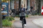 Amsterdam 3 september 2024
Renee Soutendijk aan het winkelen en op de fiets in Amsterdam zuid.