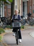 Amsterdam 3 september 2024
Renee Soutendijk aan het winkelen en op de fiets in Amsterdam zuid.