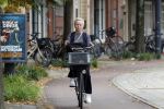 Amsterdam 3 september 2024
Renee Soutendijk aan het winkelen en op de fiets in Amsterdam zuid.