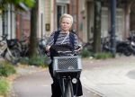 Amsterdam 3 september 2024
Renee Soutendijk aan het winkelen en op de fiets in Amsterdam zuid.