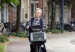Amsterdam 3 september 2024
Renee Soutendijk aan het winkelen en op de fiets in Amsterdam zuid.