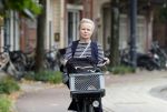 Amsterdam 3 september 2024
Renee Soutendijk aan het winkelen en op de fiets in Amsterdam zuid.