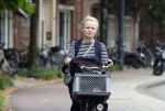 Amsterdam 3 september 2024
Renee Soutendijk aan het winkelen en op de fiets in Amsterdam zuid.