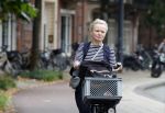 Amsterdam 3 september 2024
Renee Soutendijk aan het winkelen en op de fiets in Amsterdam zuid.