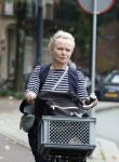 Amsterdam 3 september 2024
Renee Soutendijk aan het winkelen en op de fiets in Amsterdam zuid.