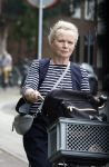 Amsterdam 3 september 2024
Renee Soutendijk aan het winkelen en op de fiets in Amsterdam zuid.