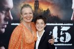 Barneveld 21 september 2024
Premiere Musical 40-45 . Roos Schlikker met haar zoon