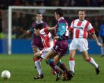 PSV-Willem II, eindstand 1-0
Eindhoven, 19 december 1998
Ruud v Nistelrooij contra Tomas Galasek.

Foto: Peter Smulders b.v.