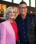 Den Bosch 28 september 2024
Premiere Rokjesdag in de Brabant hallen met in de cast oa Abbey Hoes, Leo Alkemade, Brigitte Heitzer, Lykele Muus, Bertrie Wierenga en Kiefer Zwart.Daarnaast zijn er onder meer rollen weggelegd voor Sinan Eroglu, Peter Bolhuis, Tineke Schouten, Patrick Martens en Maaike Martens. Tineke Schoutren met stiefzoon