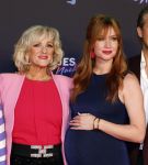 Den Bosch 28 september 2024
Premiere Rokjesdag in de Brabant hallen met in de cast oa Abbey Hoes, Leo Alkemade, Brigitte Heitzer, Lykele Muus, Bertrie Wierenga en Kiefer Zwart.Daarnaast zijn er onder meer rollen weggelegd voor Sinan Eroglu, Peter Bolhuis, Tineke Schouten, Patrick Martens en Maaike Martens.