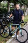 Blaricum 4 september 2024
Fietstocht met allemaal specialized S Works fietsen vanaf Blushing Blaricum van Gordon .
Oa doen mee , Winston Gerschtanowitz Louis Talpe Mark Tuitert Laurens ten Dam Roxane Knetemann Thomas v d Vlucht Johan Museeuw Thomas Dekker Ireen Wust Erben Wennemars  Joy Beune en haar partner Kjeld Nuis .