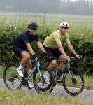 Blaricum 4 september 2024
Fietstocht met allemaal specialized S Works fietsen vanaf Blushing Blaricum van Gordon .
Oa doen mee , Winston Gerschtanowitz Louis Talpe Mark Tuitert Laurens ten Dam Roxane Knetemann Thomas v d Vlucht Johan Museeuw Thomas Dekker Ireen Wust Erben Wennemars  Joy Beune en haar partner Kjeld Nuis .
